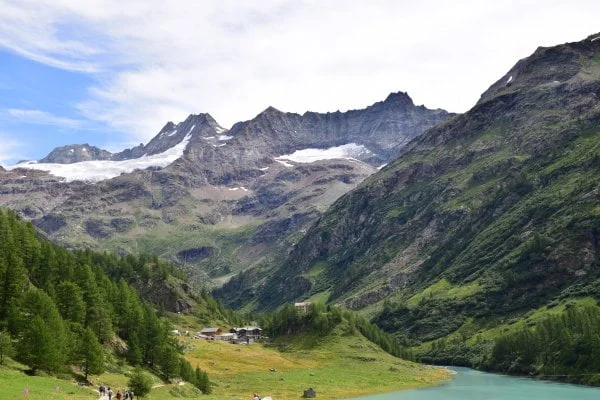 Escursione in Valle d’Aosta: una passeggiata verso il rifugio Prarayer