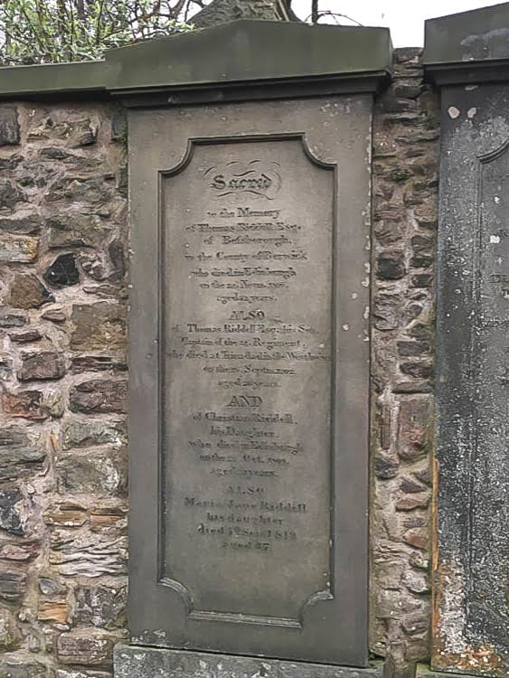 La tomba di Tom Riddle al cimitero di Greyfriars.