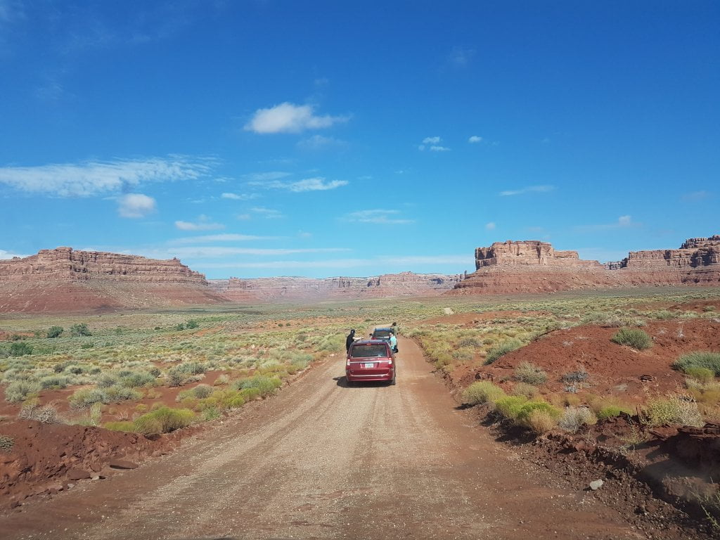 Road trip negli USA: Valley of the Gods in automobile.