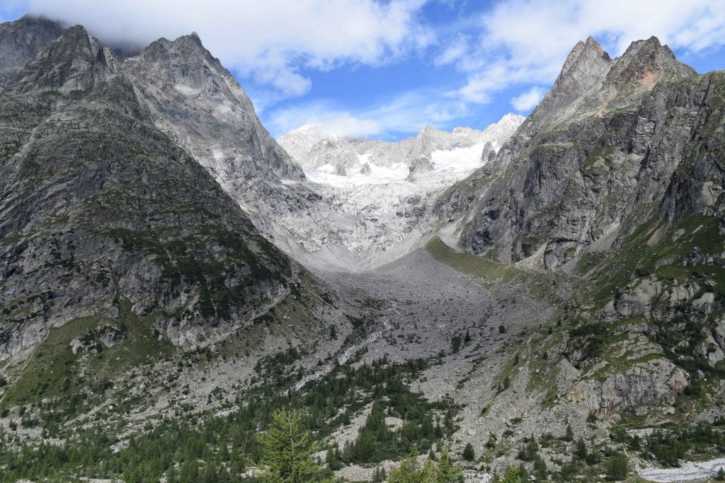 Le vallate più belle della Valle d'Aosta: la Val Ferret, lungo il sentiero dopo il rifugio Elena.