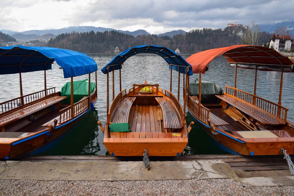 5 giorni in Slovenia: lago di Bled barche.