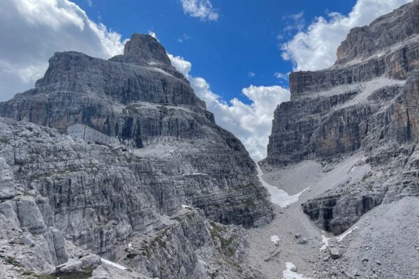 Trekking sulle Dolomiti di Brenta: da Molveno al rifugio Pedrotti