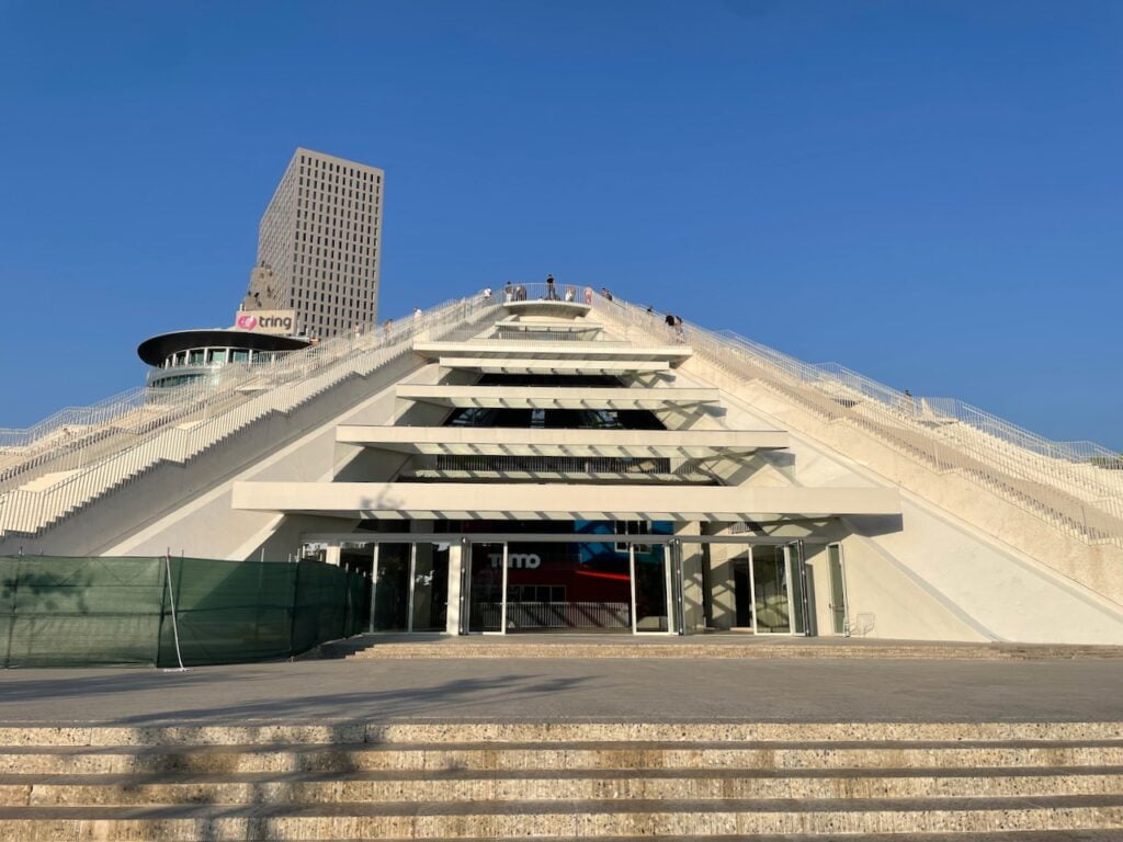 Tirana in un giorno: la piramide