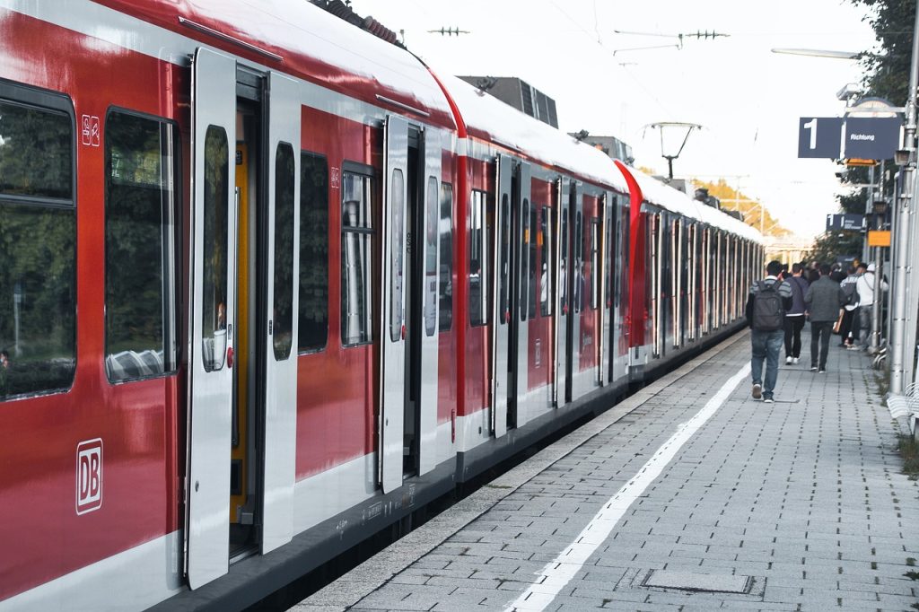 Interrail come funziona: treno in stazione